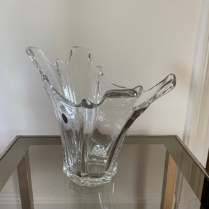 Vase de forme tulipe en verre coulé Luxval du Val-St-Lambert - Modus Vivendi Antiques