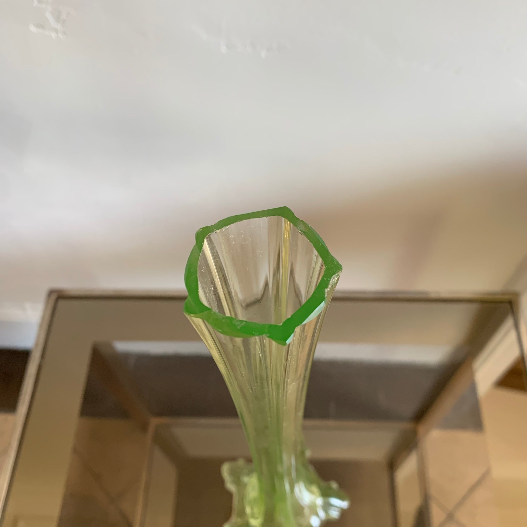 Vase soliflore à l'urane