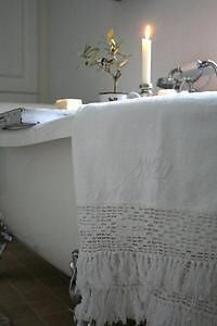 Drap de bain brodé blanc - Modus Vivendi Antiques