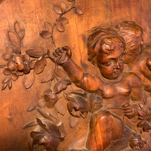 Bas relief en bois sculpté