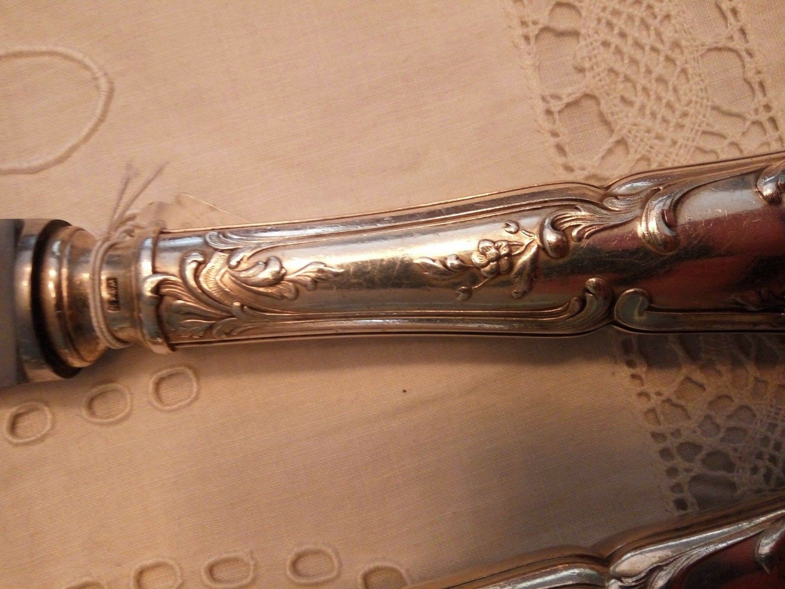 Couverts à gigot, métal argenté poinçonné, longueur: 33 et 28 cm - Modus Vivendi Antiques